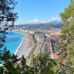 Δωμάτια σε οικογενειακή κατοικία A In *
